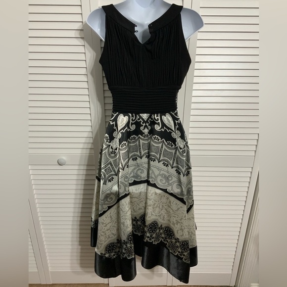 Signature By Sangria Dress Size 4 - Picture 3 of 7